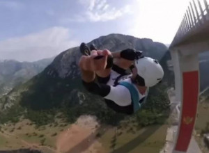(VIDEO) MISLILI SMO DA SMO SVE VIDELI NA CG AUTO-PUTU: Pogledajte skok padobranom sa mosta Moračica