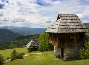 "Velika je to NESREĆA": Pitali smo SRBE da li bi prodali DEDOVINU i dobili odgovore koji su podelili SRBIJU