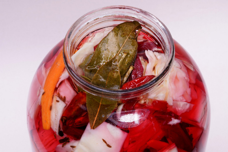 Zdravlje u TEGLI, a ukus NESTVARAN: Probali smo SALATU od CVEKLE, šargarepe i PAPRIKE i ne možemo da verujemo koliko je DOBRA