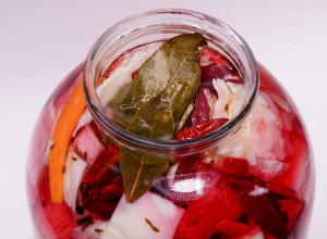 Zdravlje u TEGLI, a ukus NESTVARAN: Probali smo SALATU od CVEKLE, šargarepe i PAPRIKE i ne možemo da verujemo koliko je DOBRA