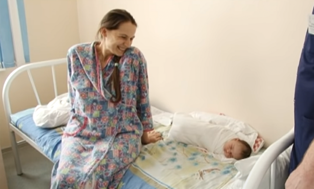 Rodila je BEBU kakva se rađa JEDNOM u 625 miliona slučajeva: Nikada nije išla kod lekara a onda je usledio pravi ŠOK i borba (VIDEO)