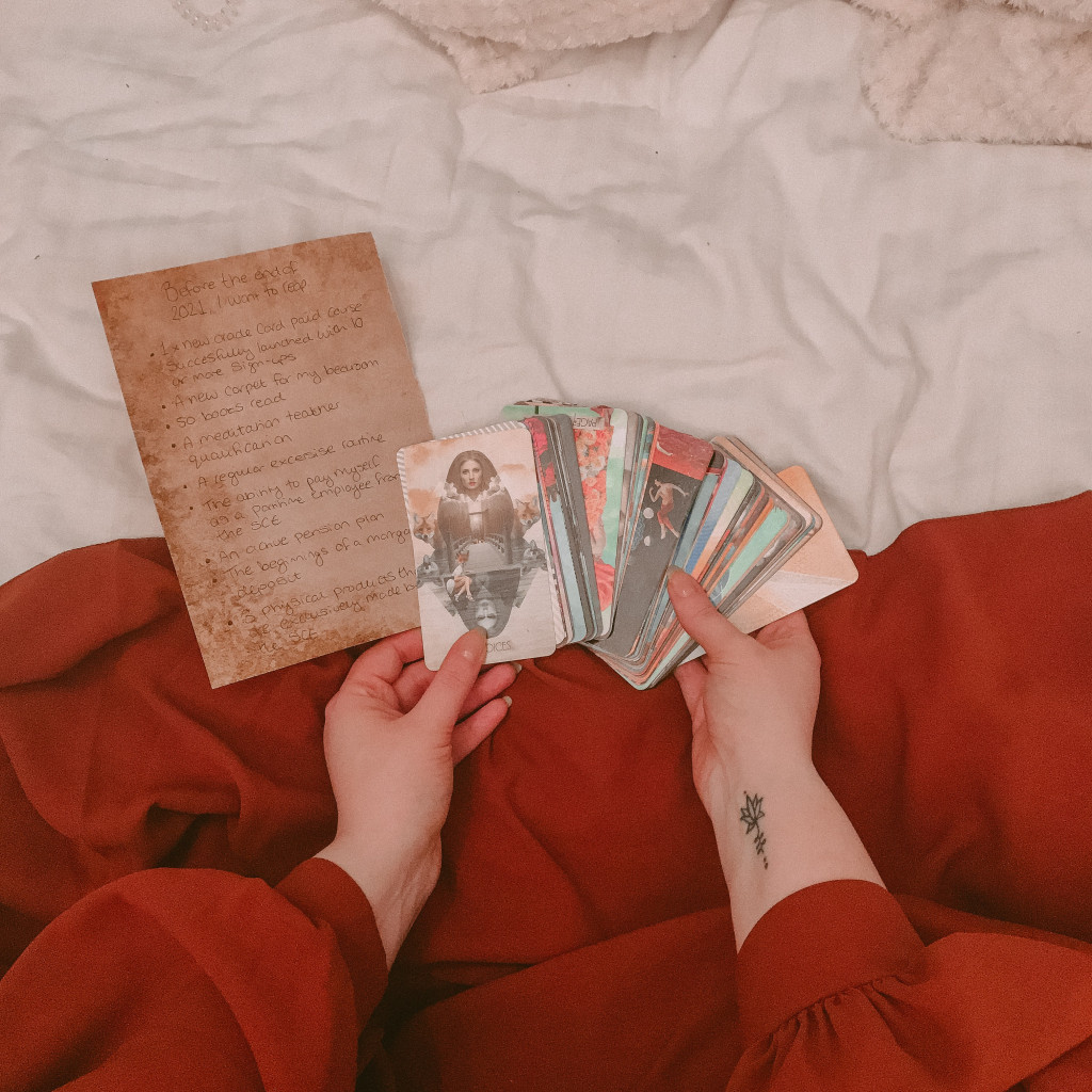 Tarot karte udaraju na Retrogradni Merkur, nije sve tako crno: Ove 3 karte donose novac, jedna je Vitez Pehara, a ostale...