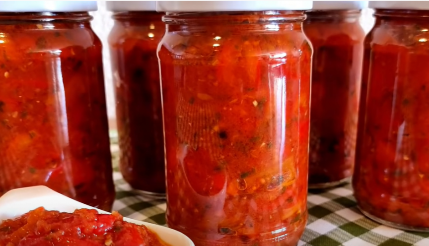 Recept za MAKEDONSKU LJUTICU: Pikantna zimnica je prava poslastica za sve gurmane