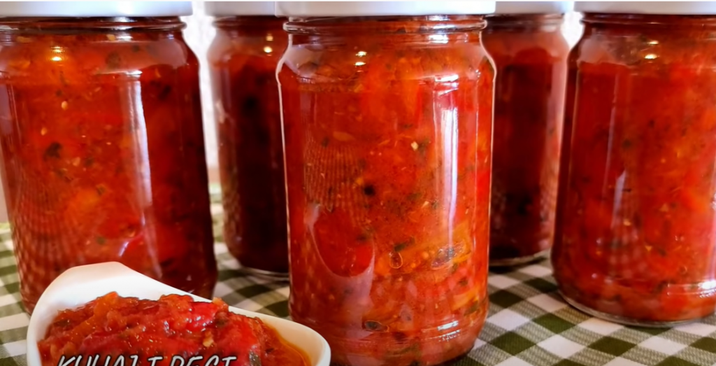 Recept za MAKEDONSKU LJUTICU: Pikantna zimnica je prava poslastica za sve gurmane