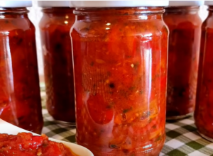 Pronašli smo RECEPT za originalnu BUGARSKU LJUTENICU: Ozbiljna je konkurencija omiljenom AJVARU, bolja je od svake kupovne VARIJANTE