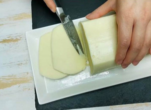 Prestanite da kupujete tvrdi SIR: Potrebna je samo jedna flaša MLEKA i manje od pola sata vremena, recept koji ŠTEDI novac!