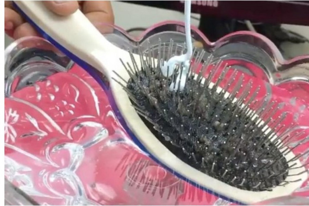 Kada ste POSLEDNJI PUT oprali ČETKU ZA KOSU?! Kad vidite PRLJAVŠTINU i GRINJE koje skuplja, redono ćete to činitti