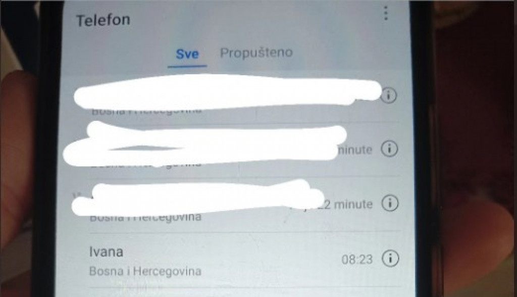 Kako ste MEMORISANI kod mame i tate u telefonu? Jedan dečko je brata blizanca snimio kao "rezervni delovi", a evo kako je upisana IVANA
