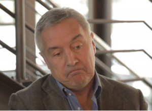 MILU DRUGI KRIVI ZA SVE: Dok parlamentarna većina sprema njegovu smenu, šef države optužuje protivnike za krizu