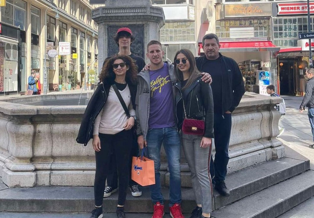 Ovaj MMA borac je SIN preminulog astrologa: Jedan je od NAJBOLJIH borilačkih umetnika, zovu ga i "SRPSKIM ČELIKOM"