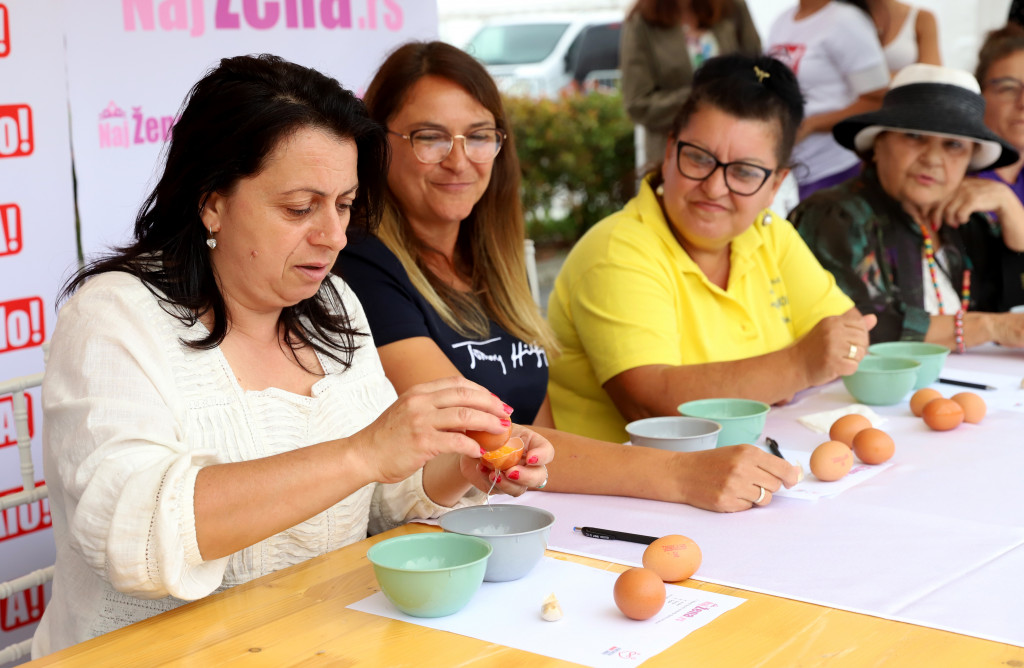 NAJ ŽENA na Festivalu SRPSKE trpeze: Izabarali smo NAJ DOMAĆICU i NAJ MAMU, Sanja i Ljuba kući odnele vredne NAGRADE