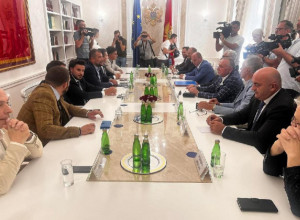 Počeo sastanak stare većine, sve partije prisutne