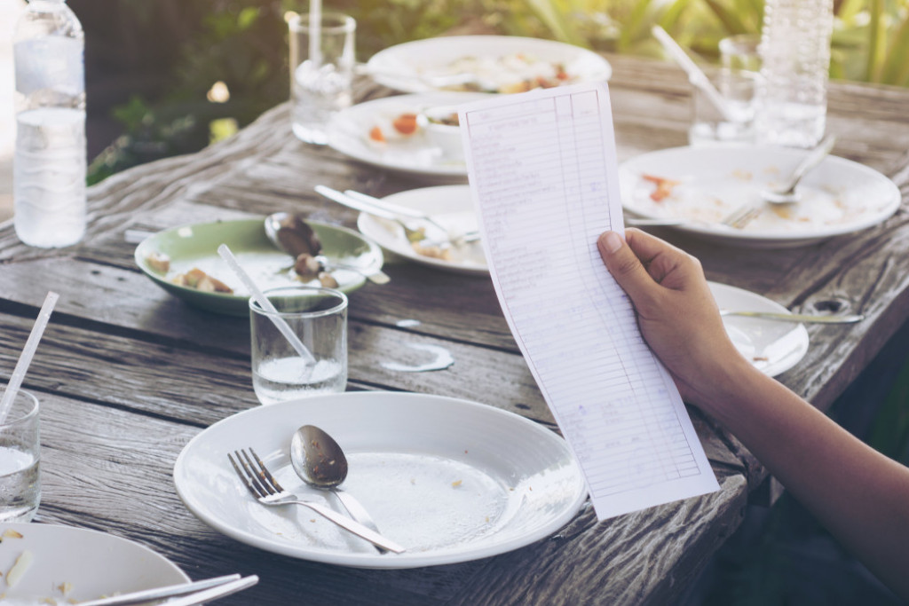 U restoranu sam dobila sam bakšiš od 1.000 evra: Kada sam pročitala šta piše na računu, došlo mi je da se ispovraćam