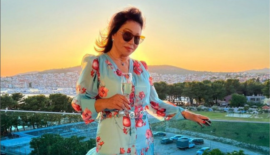 Ćerka Nede Ukraden je EKSTREMNO LEPA: Ne pojavljuje se u JAVNOSTI, porodična je žena, bavi se OZBILJNIM POSLOM i jako liči na majku
