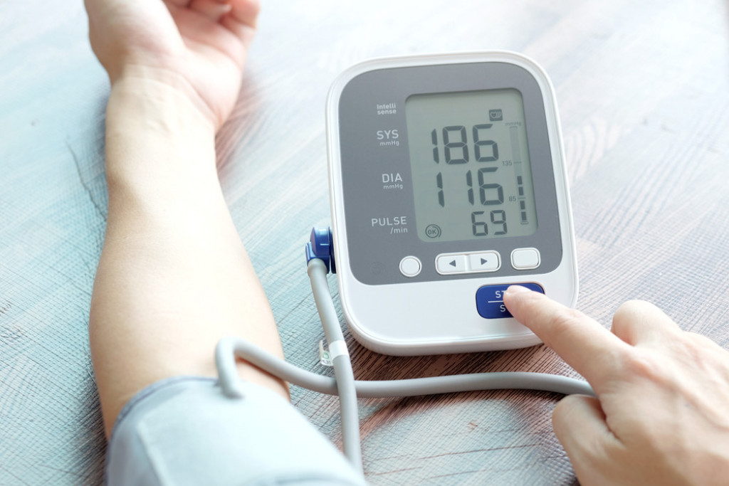 Snizite pritisak za pet minuta: Ruski doktor otkrio šta provereno radi,  ova tačka na telu je ključna