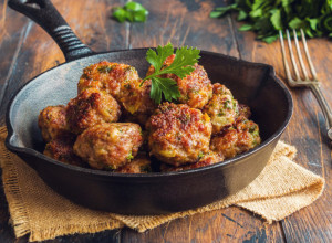 Savet profesionalne kuvarice: Evo zbog čega dodajem šećer sa cimetom u svinjsko mleveno meso