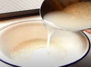 Ne prosipajte PIRINČANU VODU: Voda puna skroba rešava još jedan čest kuhinjski problem