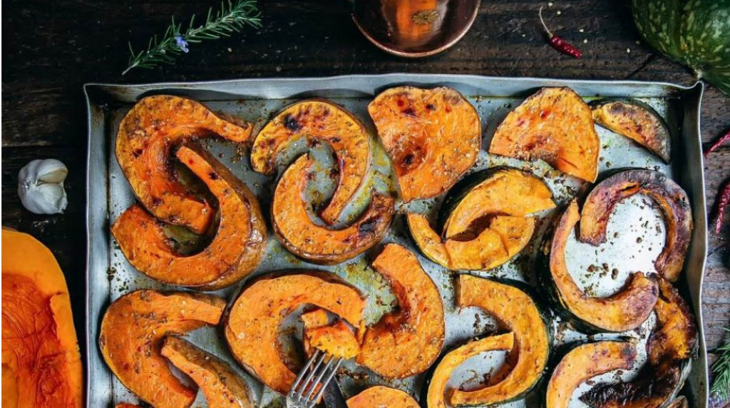 Zapečena BUNDEVA, jesenja poslastica: Prelijte je sa TRI začina i dobićete super spoj slatkog, slanog i pikantnog - unikatan recept!