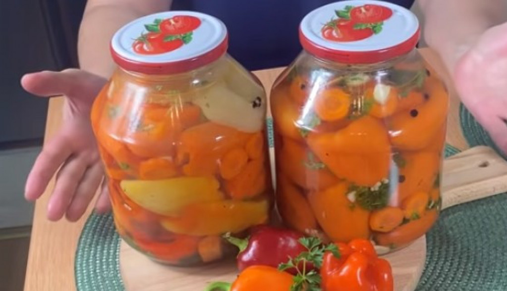 Sitne PAPRIKE sa ŠARGAREPOM i peršunom: Napravite zimnicu BEZ KONZERVANSA, omiljeni recept među domaćicama