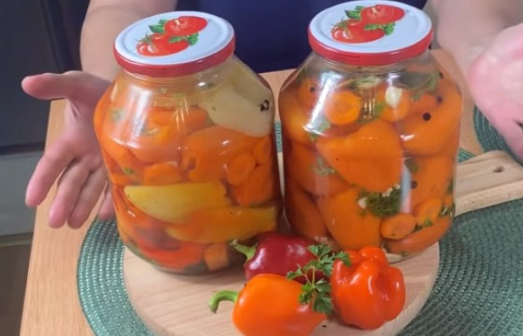 Sitne PAPRIKE sa ŠARGAREPOM i peršunom: Napravite zimnicu BEZ KONZERVANSA, omiljeni recept među domaćicama