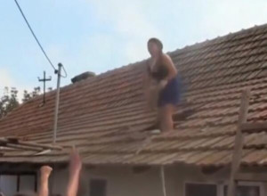 "Raskućila ih!": Snimak koji je obišao SRBIJU, kuma baca CREP u transu, mlada u UŽASU, a ostali u neverici