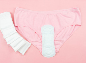 Vaginalni iscedak pre menstruacije: Ako ima ovu specifičnu BOJU, odmah morate da posetite GINEKOLOGA