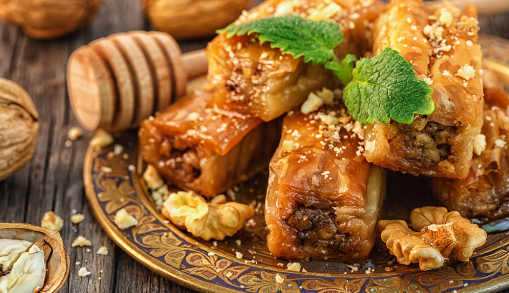 Recept NEDELJE: Baklava sa ORASIMA i PUDINGOM, niko joj ne može odoleti