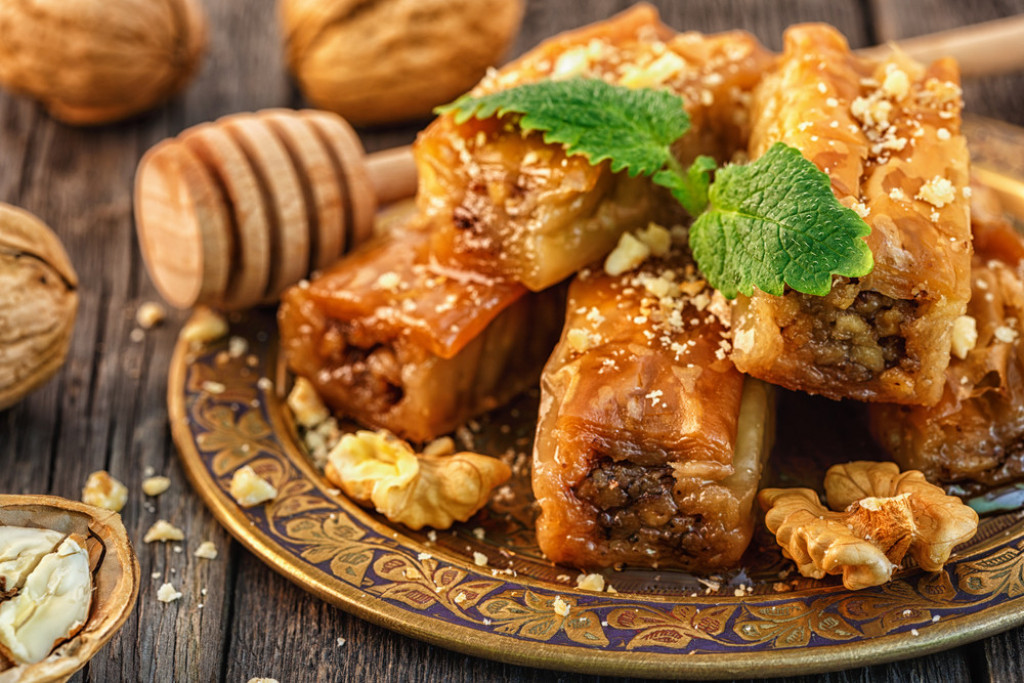 Recept NEDELJE: Baklava sa ORASIMA i PUDINGOM, niko joj ne može odoleti