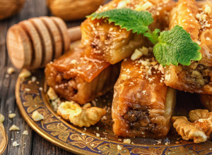 Recept NEDELJE: Baklava sa ORASIMA i PUDINGOM, niko joj ne može odoleti