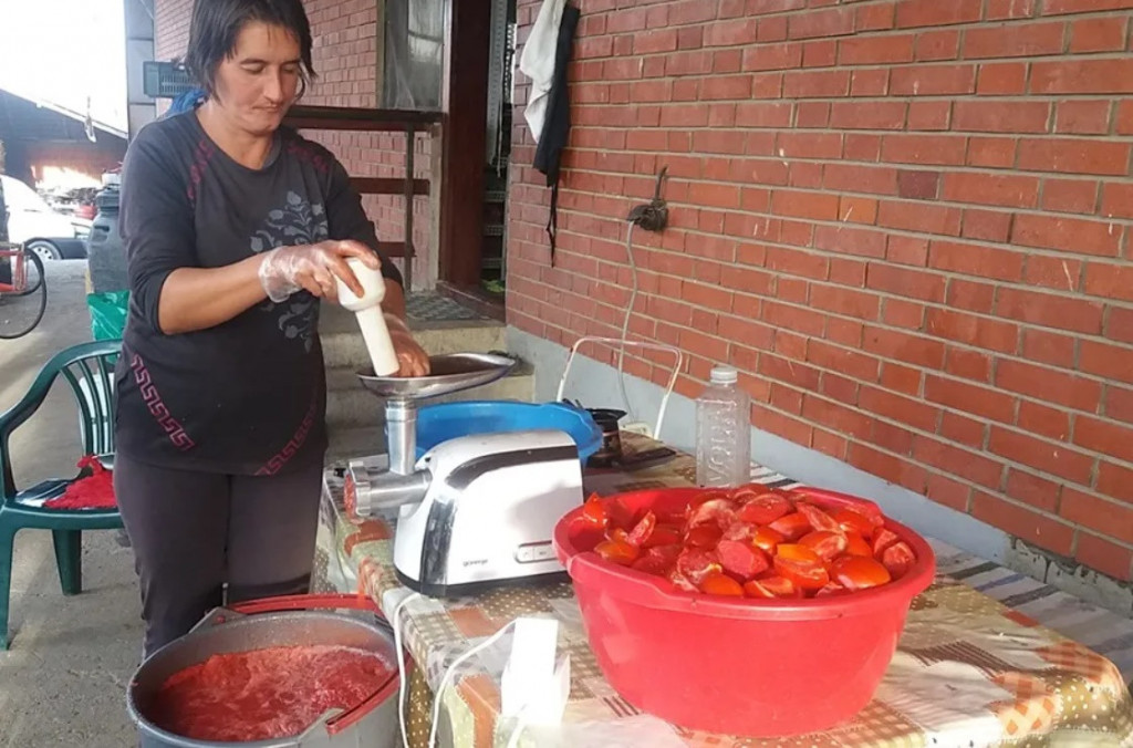 Kako pripremiti domaći mleveni paradajz za zimnicu: Jednostavan recept - Bez kuvanja i do 2 godine svežine