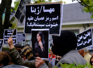 Više od 50 UBIJENO, a na hiljade POVREĐENO: Protesti u Iranu uzimaju danak, policija otvorila vatru na demostrante (UZMENIRUJUĆA FOTOGRAFIJA)
