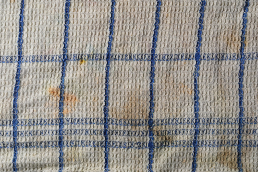 Efikasno rešenje za PRLJAVE KRPE: Naše bake imale su RECEPT koji otklanja i NAJMASNIJE fleke