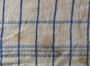 Efikasno rešenje za PRLJAVE KRPE: Naše bake imale su RECEPT koji otklanja i NAJMASNIJE fleke