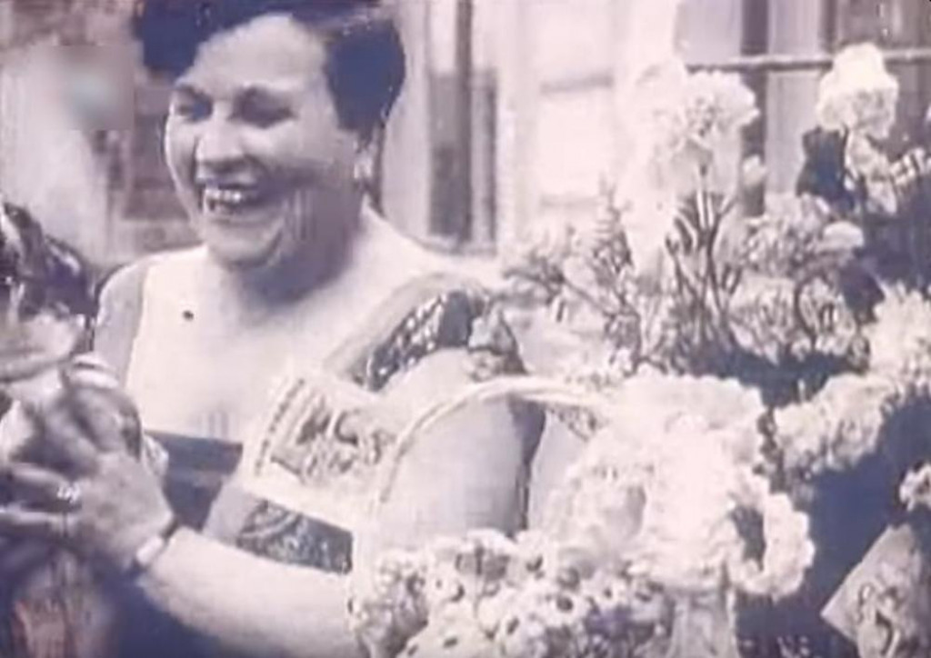 Roditelji je udali sa 14 godina, trpela je strašno NASILJE: Život naše slavne glumice nije bio LAK, bila je OSUĐENA, čistila ulice i UMRLA sama, a spomenik joj podigla SLUŽAVKA