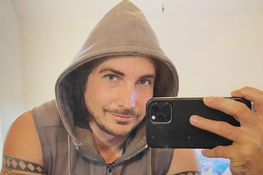 Ima 50 GODINA, a jure ga TINEJDŽERKE: Mnogi misle da je dušu prodao ĐAVOLU, a on tvrdi da je sve do načina ISHRANE