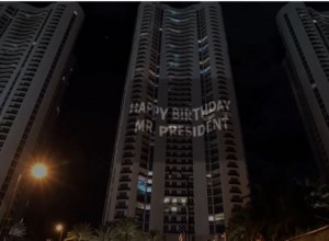 "Ovaj moralni Zapad  nema pravo ni da..." Rođendanska čestitka Vladimiru PUTINU osvanula na Tramp kuli (VIDEO)