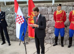 VOJSKA CRNE GORE IZVRŠILA MINI VOJNI UDAR! Odbila da izvrši odluku SOPSTVENE VLADE, sporna ploča hrvatskim braniocima još stoji!