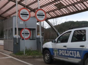 NA JABUCI UHAPŠEN DRŽAVLJANIN CRNE GORE I BEOGRAĐANIN: U autu im pronašli pušku i 160 metaka