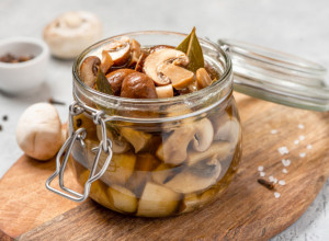 Marinirane pečurke: Originalni recept naših BAKA za ovu nesvakidašnju zimnicu