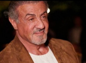 Ovo su ŽENA i ĆERKE čuvenog ROKIJA: Sve tri su BOMBE, na reviji Ralfa Lorena svi su gledali samo u NJIH
