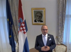 (VIDEO) SKANDAL! HRVATSKI MINISTAR SNIMIO SPOT I DIREKTNO SE UMEŠAO U IZBORE U CG: Franjo Tuđman u pozadini, RANKO Krivokapić ĆUTI