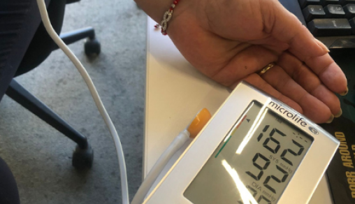 Pritisak mi je bio 162/92: Probala sam tehniku za lečenje hipertenzije ruskog doktora Šišonina i evo šta je pokazao aparat  posle 20 minuta