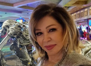 Neda Ukraden ZNA: Ova boja SAKOA je hit sezone, izdužuje telo, pravi liniju, a vrhunski se kombinuje uz DŽINS