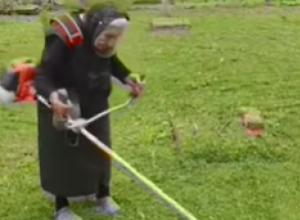 Bravo CARICE! Kada BAKA(93) počne da kosi, svaki muškarac može samo da se postidi