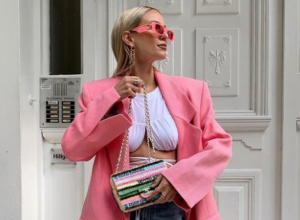 Uticajna influenserka diktira modne trendove: Caka je u odeći koju svako od nas može da priušti