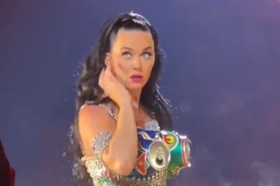 Misterija "robotskog" OKA Kejti Peri je REŠENA: Mreže se USIJALE, pljušte teorije ZAVERE, a evo šta se zaista dogodilo