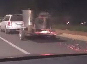 (VIDEO) GOSPODIN: Pekao rakiju u toku vožnje na putu Danilovgrad- Podgorica