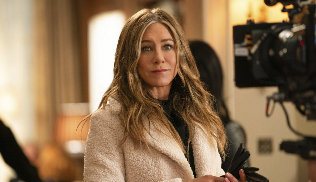Dženifer Aniston oduševila fanove: Gola pod tušem promovisala svoju liniju kozmetike (FOTO)