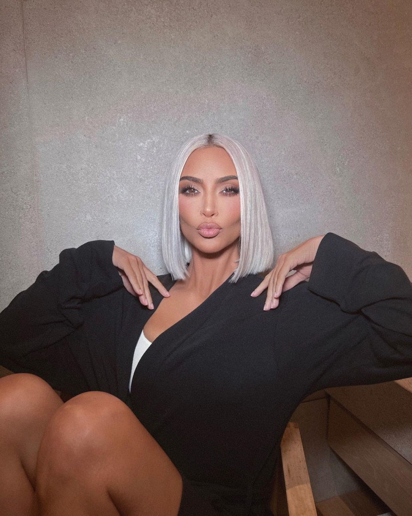 "Ovo je tako NEPRIJATNO i sramotno, ti si majka": ŠOKANTNA fotografija zbog koje Kim Kardašijan urnišu na mrežama, a šta vi mislite?