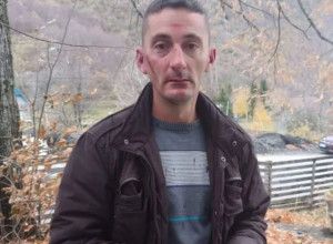 (VIDEO) TUČA U ŠAVNIKU: Napadnut član biračkog odbora ispred DF-a, uhapšene četiri osobe